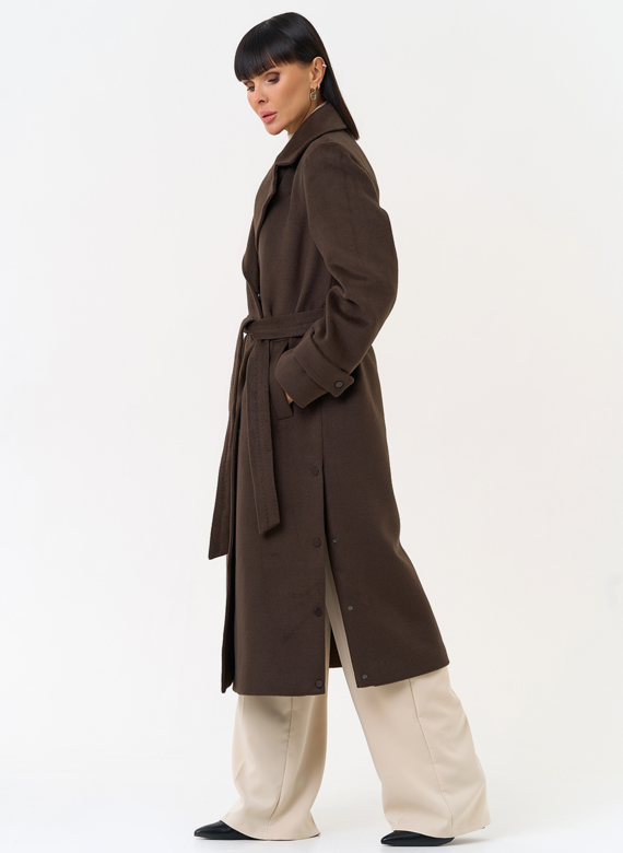 Женское пальто с английским воротником