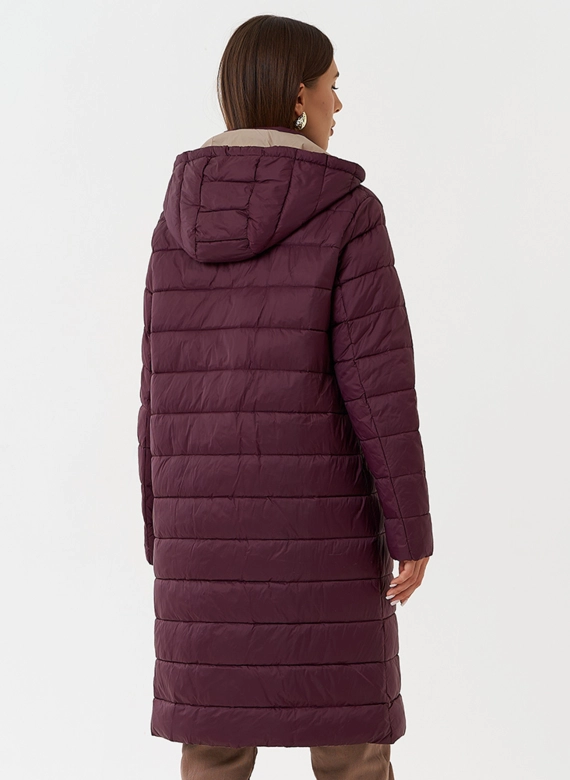 Стеганый пуховик бордового цвета с капюшоном фото