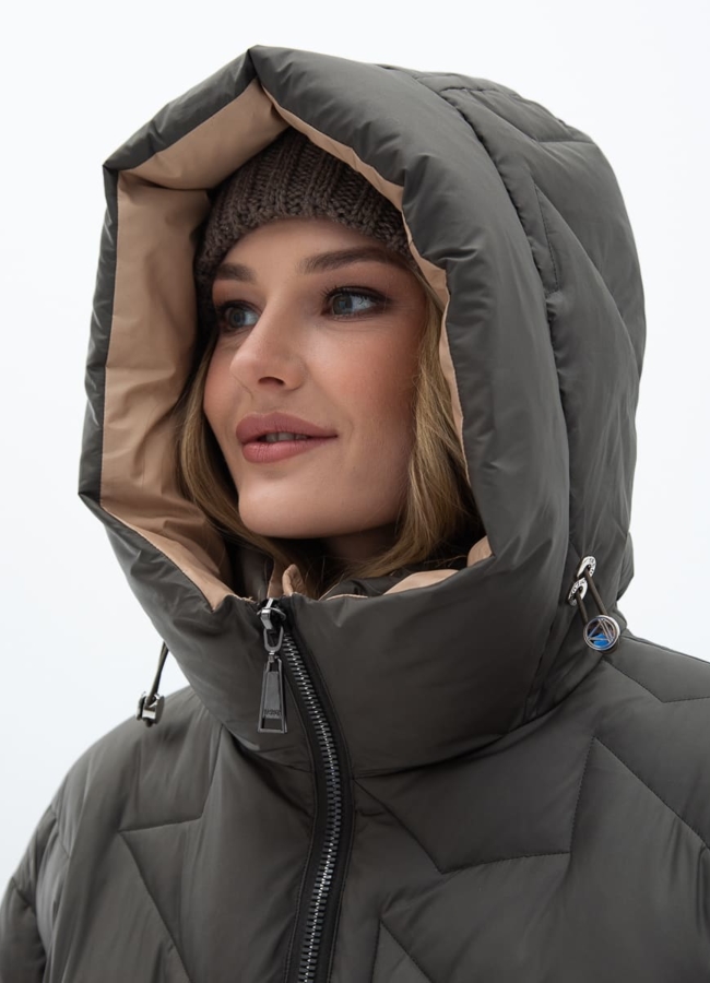 Женский удлиненный пуховик  капюшоном модель № 31150 универмаг малина