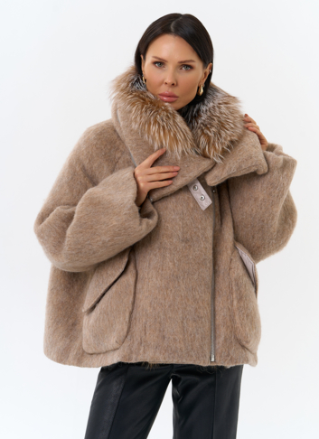 Женский пуховик с отделкой из меха блюфрост