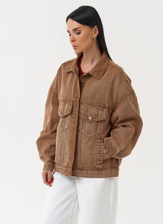 Женская джинсовая куртка коричневого цвета