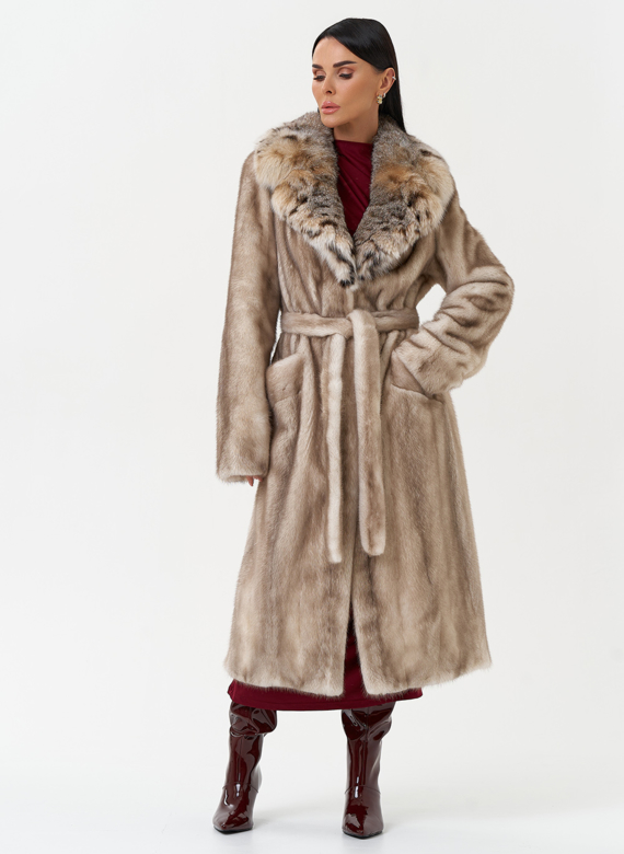 Женская шуба из меха норки с воротником из меха рыси