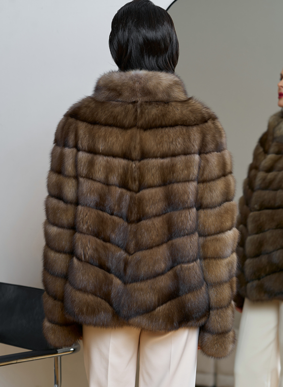 Женская шуба из соболя с воротником стойкой