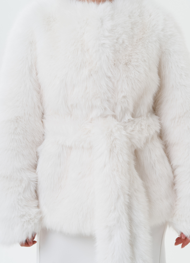 Укороченная шуба из эко песца в белом цвете модель № 27803 в рассрочку