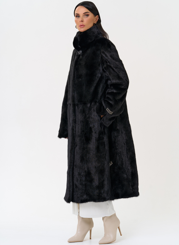 Длинная шуба с воротником стойкой