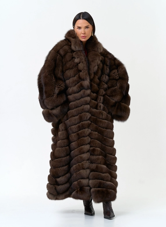 Женская шуба из меха песца с английским воротником фото