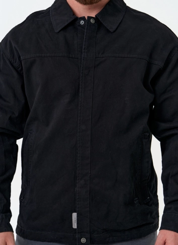 Мужская джинсовая куртка черного цвета фото