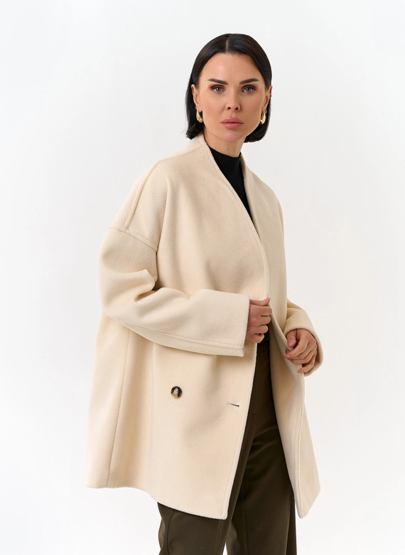 Женское укороченное пальто с поясом