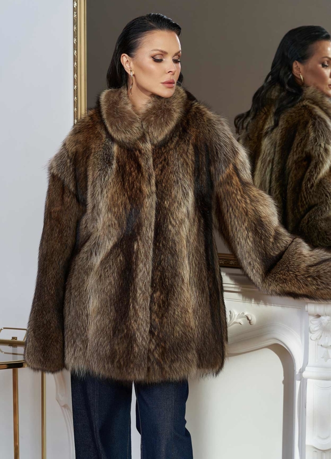 Шуба из меха канадского енота модель № 28886 универмаг малина